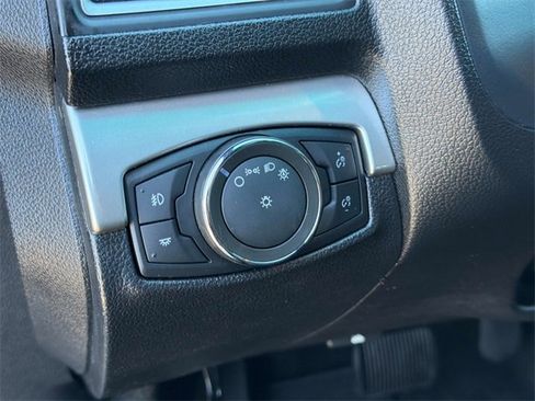 Used 2017 Ford Explorer XLT image 31