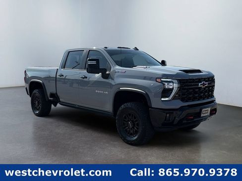 Used 2025 Chevrolet Silverado 2500 ZR2 w/ Technology Package AWD/4WD image 1