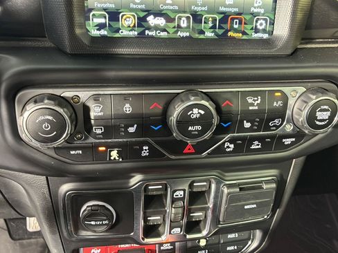 Used 2021 Jeep Wrangler Unlimited Rubicon AWD/4WD image 36
