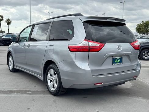 Used 2018 Toyota Sienna LE FWD image 2