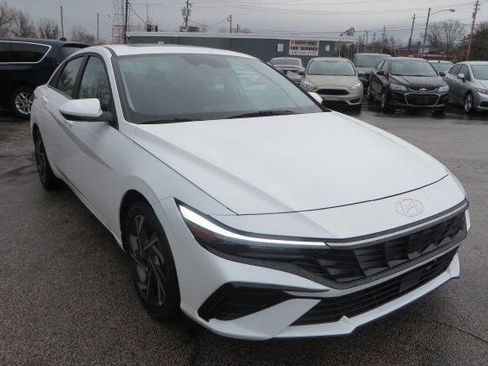 Used 2025 Hyundai Elantra SEL FWD image 36