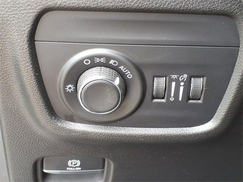 Used 2024 Jeep Grand Cherokee L Laredo image 15