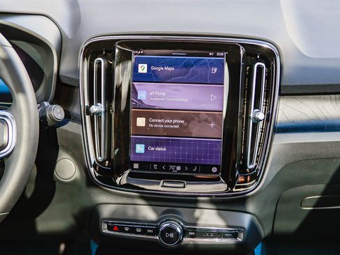 Used 2023 Volvo XC40 Recharge Ultimate image 15