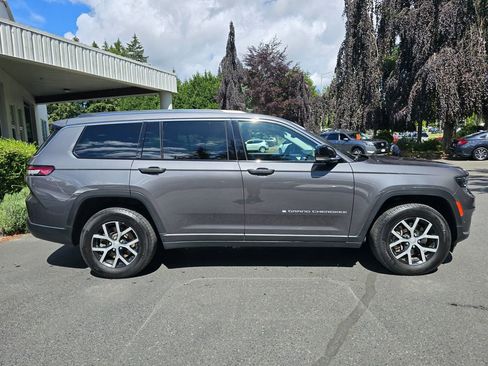 Used 2023 Jeep Grand Cherokee L Limited w/ Luxury Tech Group II AWD/4WD image 3