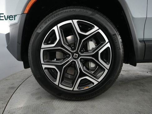 Used 2025 Rivian R1S Adventure image 19