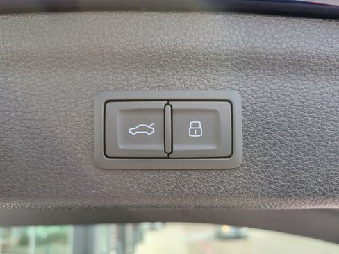 Certified 2025 Audi Q3 2.0T Premium w/ Convenience Package image 41