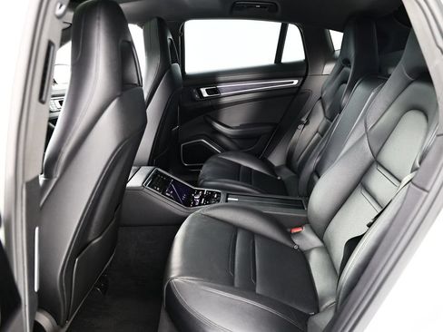 Used 2022 Porsche Panamera image 27