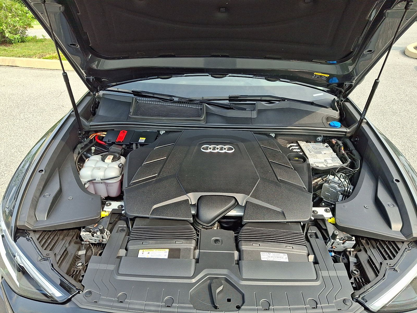 Used 2024 Audi Q8 Premium Plus AWD/4WD image 28