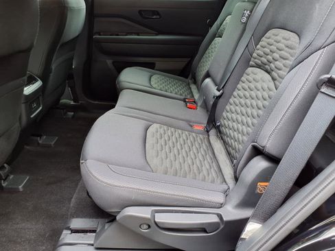 Used 2024 Nissan Pathfinder SV image 11