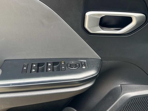 Used 2025 Kia K4 FWD image 25