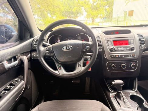 Used 2014 Kia Sorento LX FWD image 14