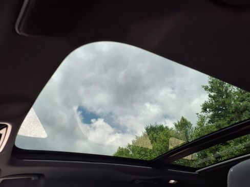 Certified 2025 Land Rover Range Rover Velar S image 18