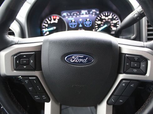 Used 2022 Ford F250 Platinum w/ FX4 Off-Road Package image 28