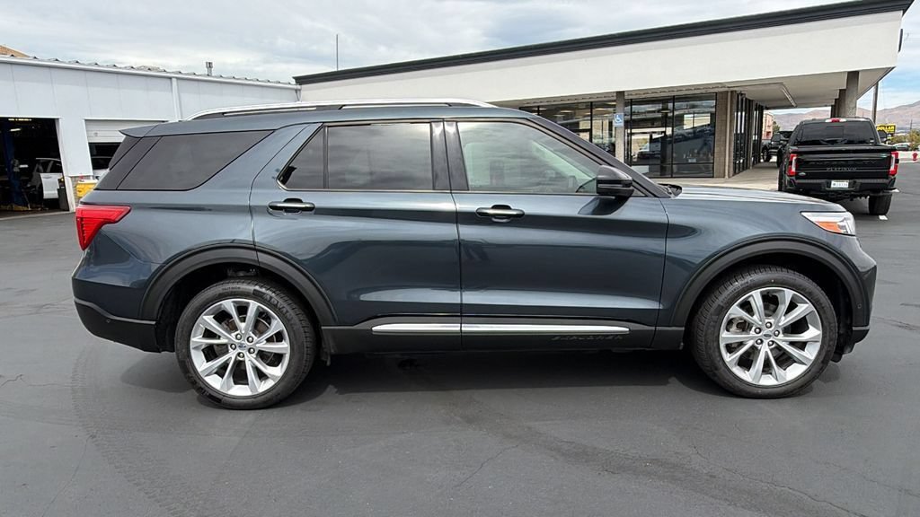 Used 2022 Ford Explorer Platinum w/ Equipment Group 601A AWD/4WD image 2