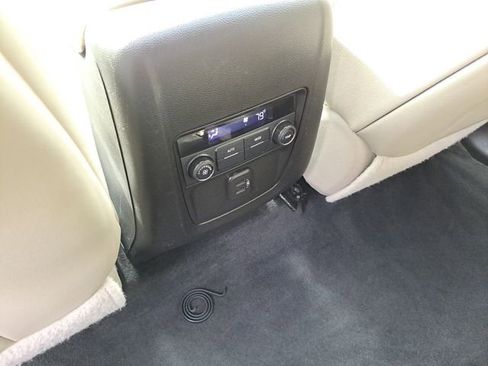 Used 2019 Buick Enclave Essence image 7