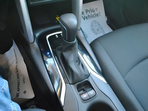 Certified 2022 Toyota Corolla Cross LE image 27