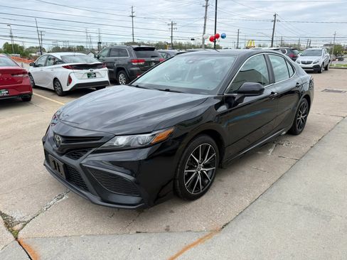 Used 2021 Toyota Camry SE FWD image 6