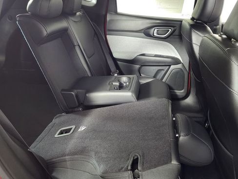 Used 2024 Jeep Compass Latitude image 28