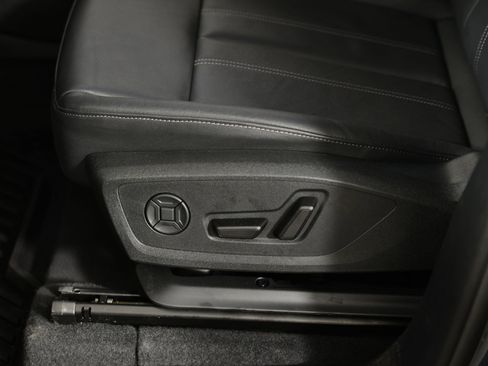 Used 2025 Audi Q6 e-tron Premium w/ Convenience Package image 27