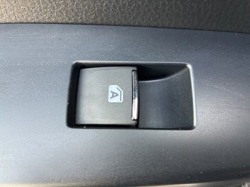 Used 2016 Toyota Highlander Limited image 21