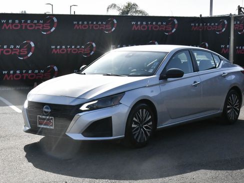 Used 2024 Nissan Altima 2.5 SV FWD image 3