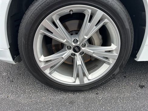 Used 2023 Audi Q8 Premium Plus image 10