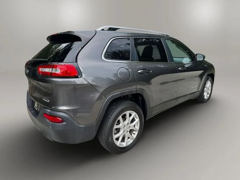 Used 2016 Jeep Cherokee Latitude w/ Safety/Convenience Group FWD image 9