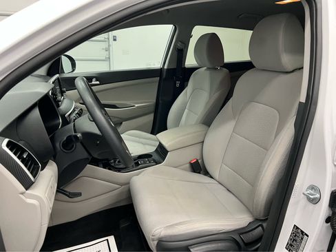 Used 2019 Hyundai Tucson SE image 2
