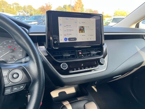 Used 2025 Toyota Corolla LE image 18