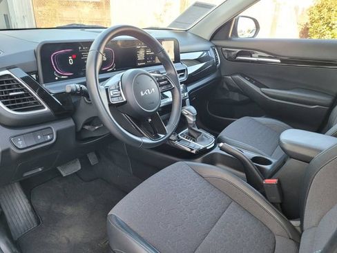 Certified 2025 Kia Seltos S FWD image 12