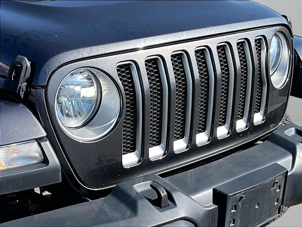 Used 2019 Jeep Wrangler Unlimited Sahara w/ Uconnect 4C Nav & Sound Group AWD/4WD image 29