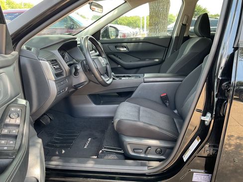 Used 2025 Nissan Rogue SV FWD image 8