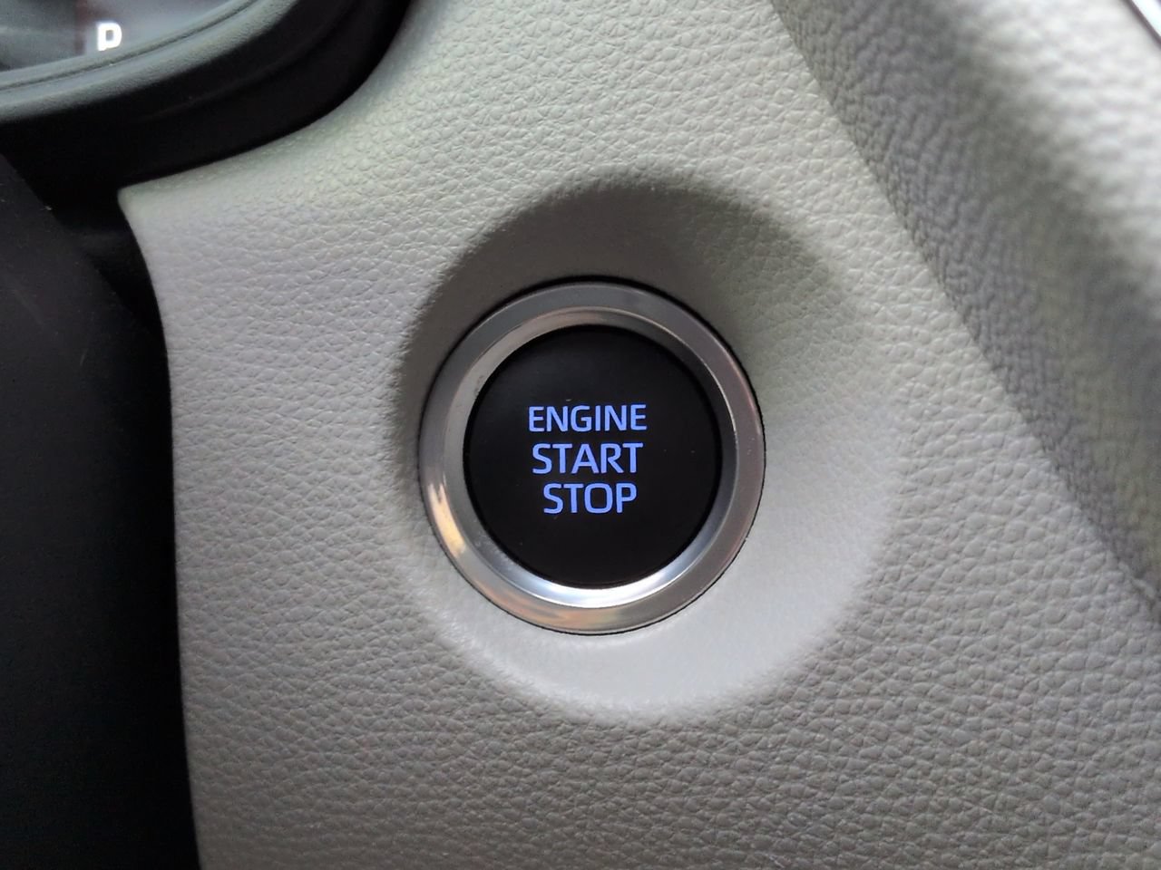 Used 2022 Toyota Corolla Cross LE w/ Moonroof Package FWD image 27