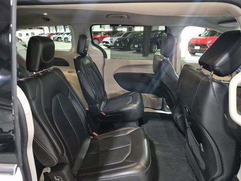 Used 2023 Chrysler Pacifica Touring-L FWD image 26