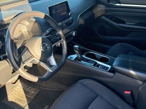 Used 2022 Nissan Altima 2.5 SV w/ SV Premium Package image 9