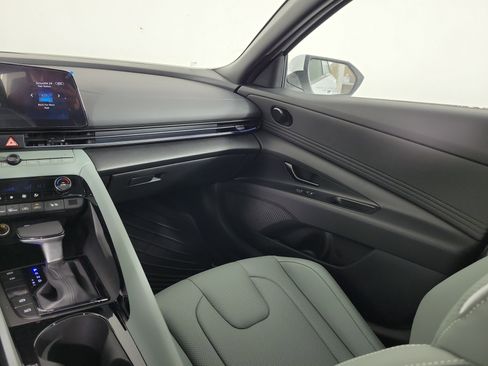 New 2025 Hyundai Elantra Limited image 7