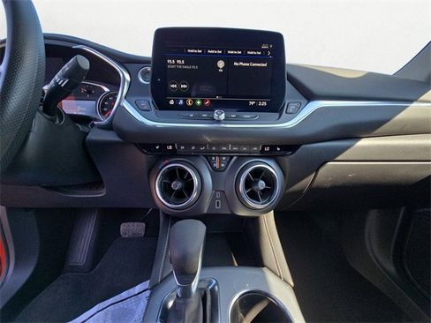 Used 2025 Chevrolet Blazer LT image 11