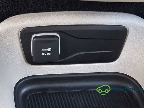 Used 2023 Chrysler Pacifica Touring-L FWD image 27