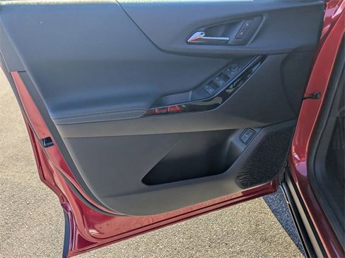 New 2026 Chevrolet Equinox LT w/ Convenience Package II image 9