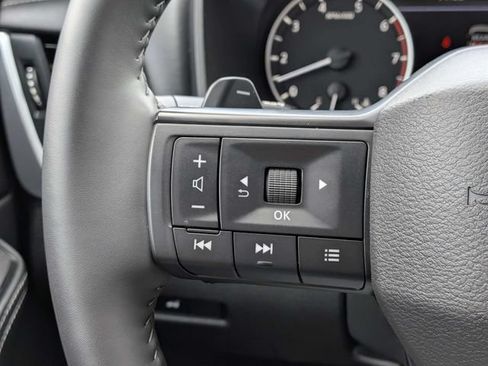 Used 2025 Nissan Rogue SV AWD/4WD image 24