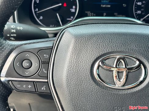 Used 2021 Toyota Avalon Limited FWD image 22