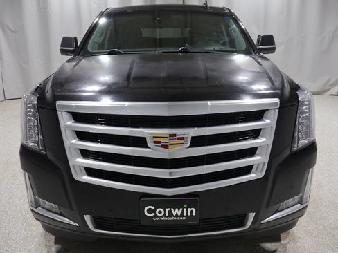 Used 2017 Cadillac Escalade Luxury AWD/4WD image 7