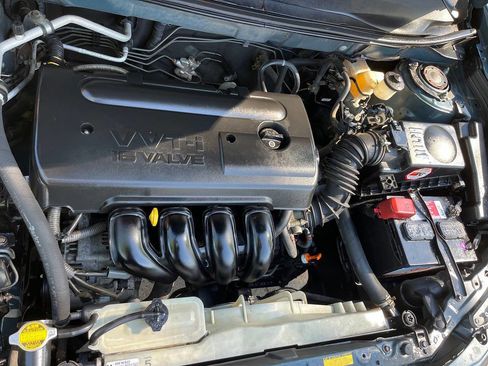 Used 2008 Pontiac Vibe w/ Sun And Sound Package FWD image 3