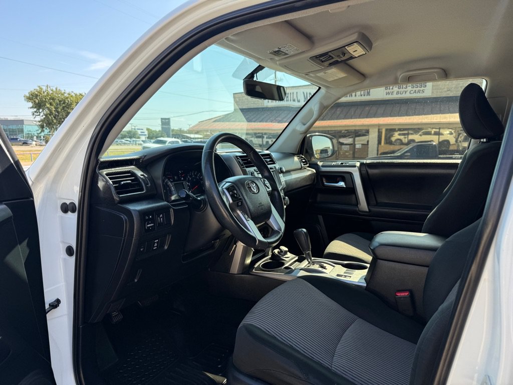 Used 2017 Toyota 4Runner SR5 AWD/4WD image 15