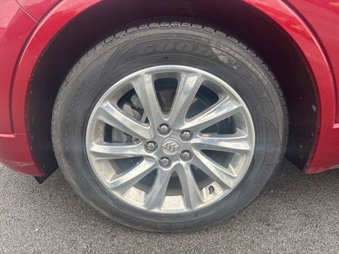 Used 2019 Buick Envision Essence FWD image 2