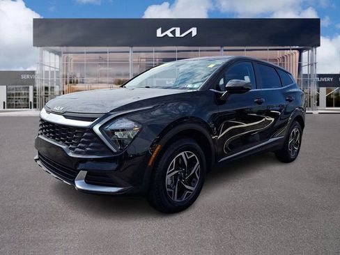 Used 2023 Kia Sportage LX image 3