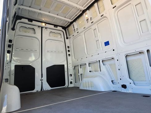 Used 2025 Mercedes-Benz Sprinter 2500 image 36