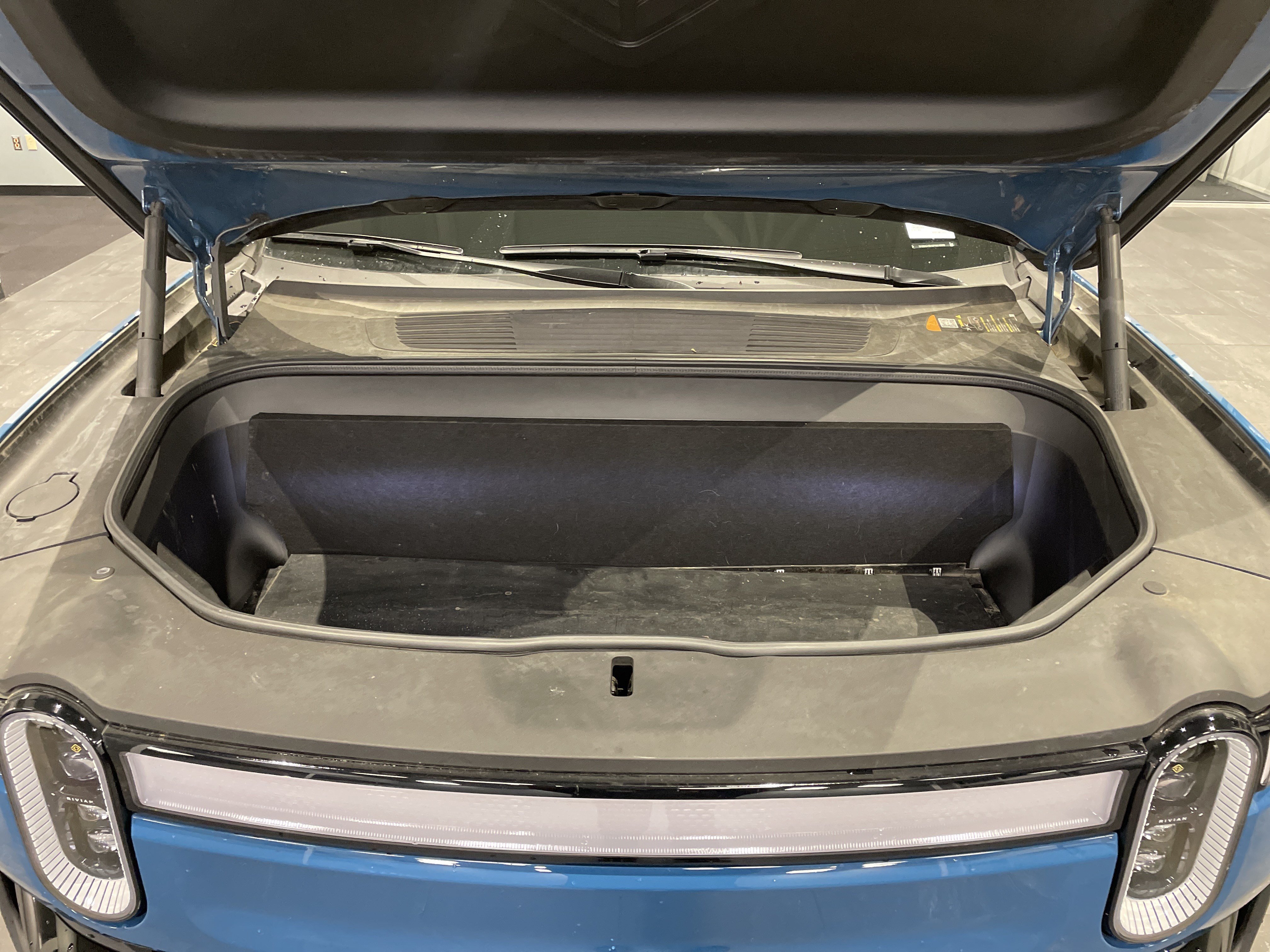 Used 2023 Rivian R1S Adventure Quad AWD/4WD image 48