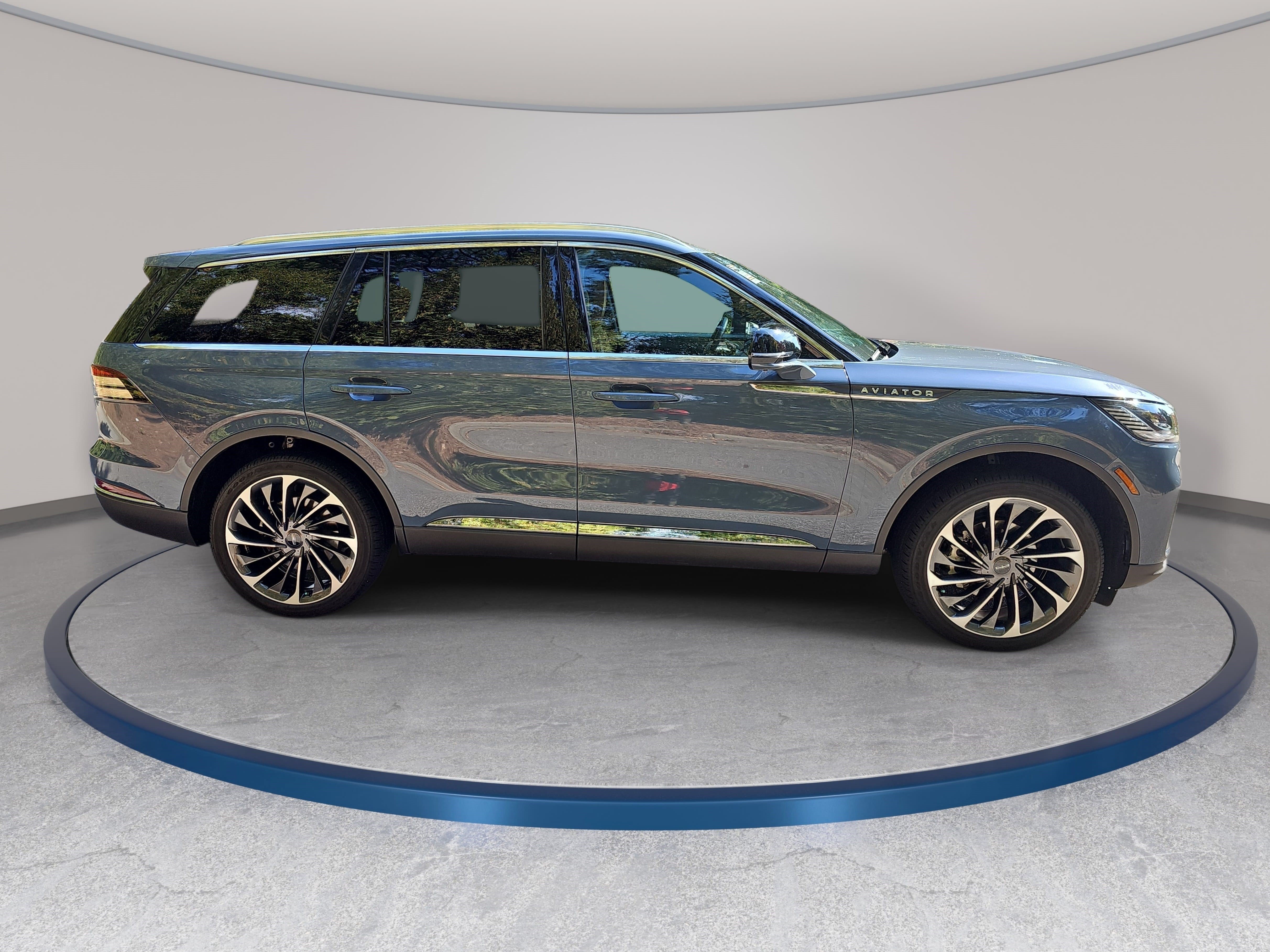 Used 2026 Lincoln Aviator Reserve AWD/4WD image 4
