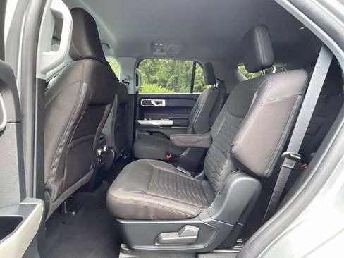 Used 2021 Ford Explorer XLT w/ Class III Trailer Tow Package AWD/4WD image 25
